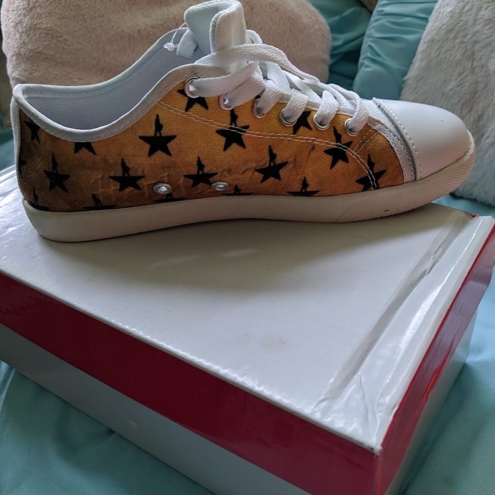Hamilton Sneakers - Picture 2 of 8